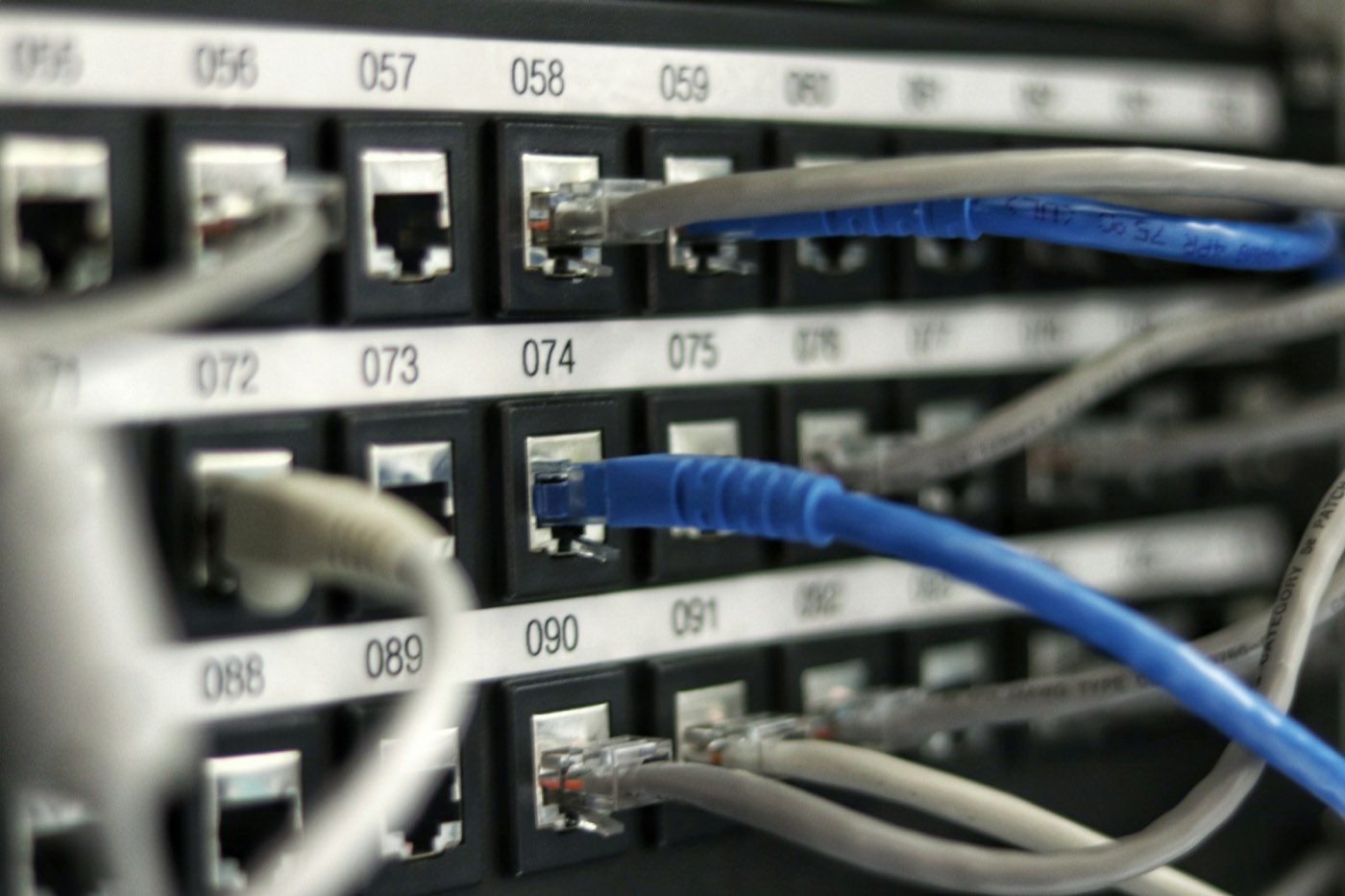 Network patch panel in a data centre